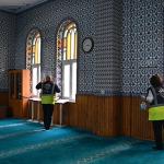 Karabağlar'da Camilere Ramazan Temizliği