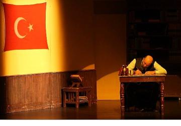 İstiklal Şairi Akif'e tiyatro sahnesinde vefa