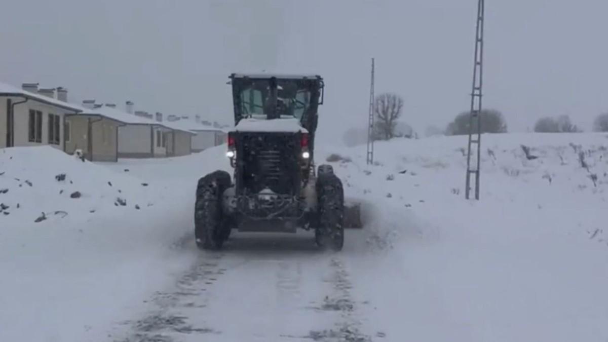 Adıyaman İl Özel İdaresi karla mücadele çalışmalarını sürdürüyor