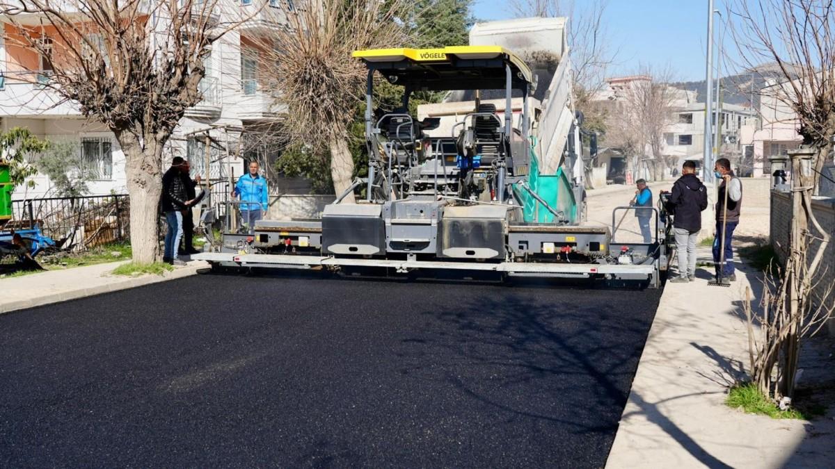Yenimahalle’de sıcak asfalt serimi başladı: Başkan Tutdere, çalışmaları yerinde inceledi - Videolu Haber