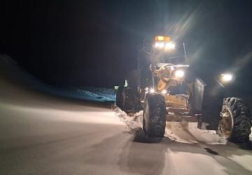 Antalya Büyükşehir Belediyesi ekipleri yağışın izlerini siliyor