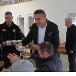 Başkan Topaloğlu'ndan pazar esnafına çorba ikramı