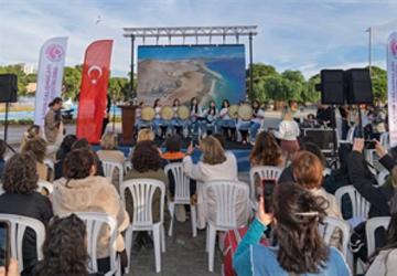 İzmir'den dünyaya, dünyadan İzmir'e: Buradayım, iyiyim