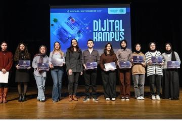 Dijital Kampüs'te yetişen 235 genç sertifikalarını aldı
