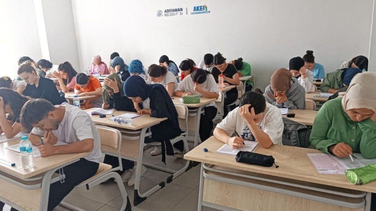 Adıyaman Belediyesi’nden 12. sınıf öğrencilerine YKS başvuru desteği