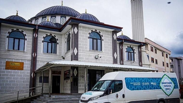 Aliağa Belediyesi'nden Ramazan Öncesi İbadethanelerde Kapsamlı Temizlik