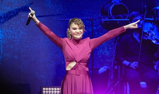 Emiralem Çilek Festivali'ne görkemli açılış