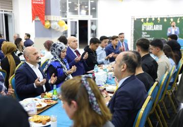 Vali Osman Varol Gençlerle iftarda bir araya geldi
