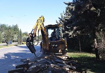 Büyükşehir Belediyesi'nden Kardeş Kentler Caddesi'nde çalışma