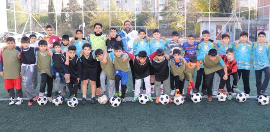 Haliliye Belediyesi’nin kış spor okullarında futbol eğitimleri sürüyor - Videolu Haber
