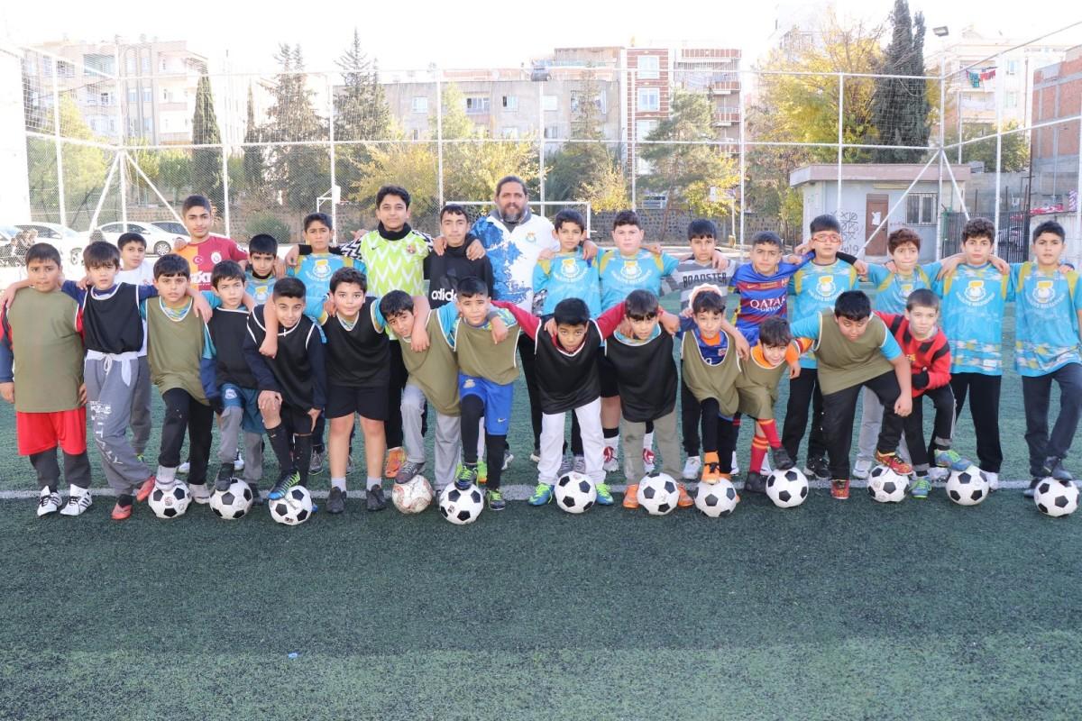 Haliliye Belediyesi’nin kış spor okullarında futbol eğitimleri sürüyor - Videolu Haber