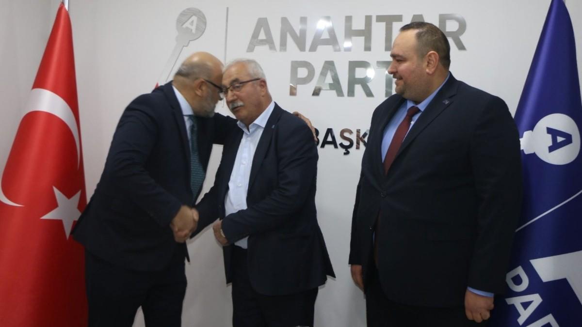 Anahtar Parti Genel Başkan Yardımcısı Aydos Adıyaman’da: CHP’li Şükrü Cem Anahtar Parti’ye katıldı - Videolu Haber