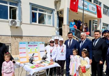 Kahta’da TÜBİTAK 4006 Bilim Fuarı Şenliği düzenlendi