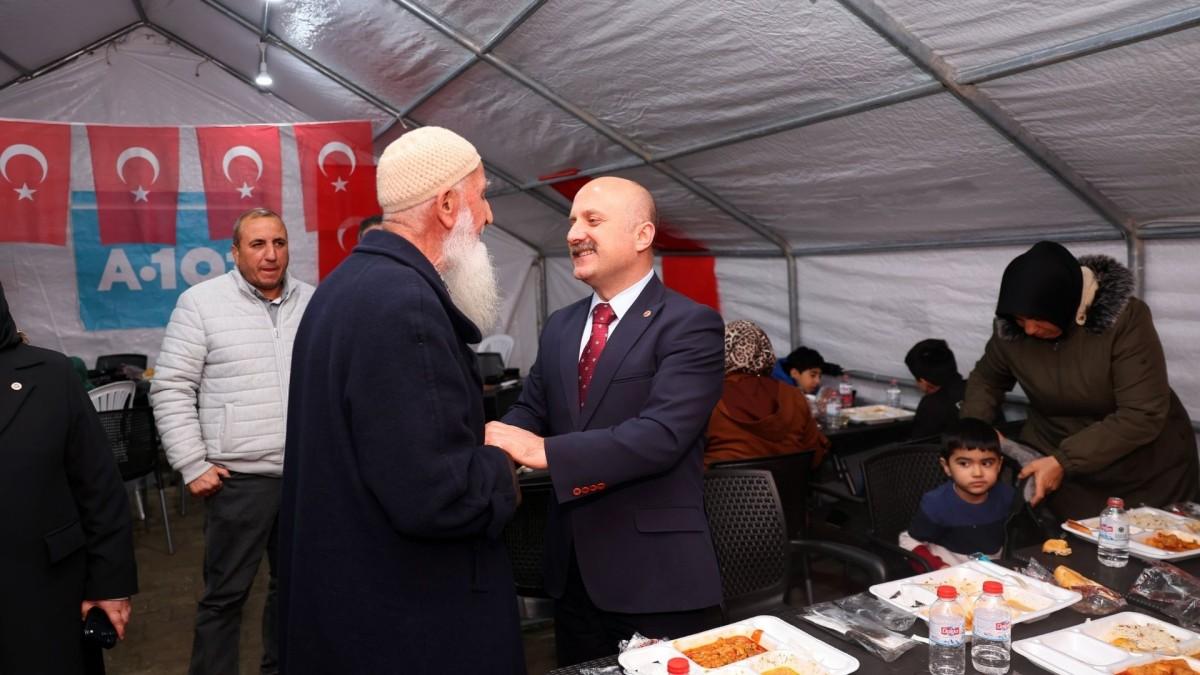 Vali Varol, A101’in İmamağa Mahallesi’ndeki iftarında vatandaşlarla buluştu