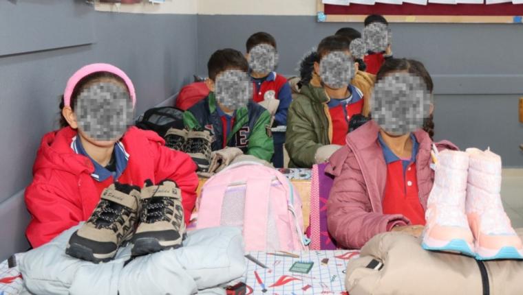 GTÜ öğrencilerinden Kahta’da 400 öğrenciye mont ve bot desteği