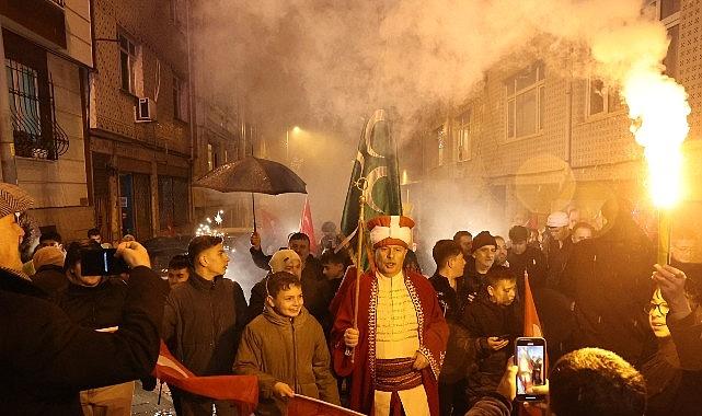 Bayrampaşa'da Ramazan fener alayı ve mehterle karşılandı