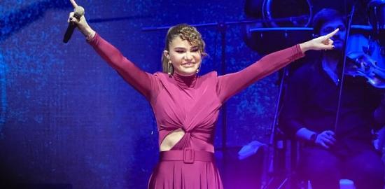 Emiralem Çilek Festivali'ne görkemli açılış