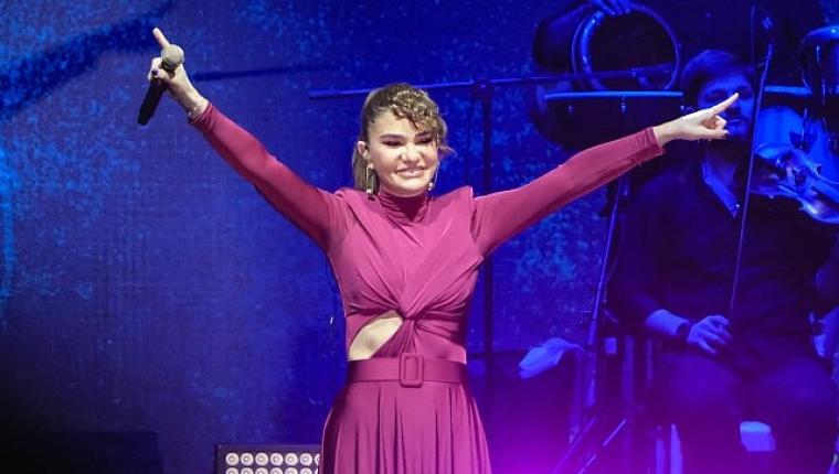 Emiralem Çilek Festivali'ne görkemli açılış