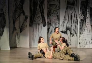 “Kadınca Kararınca" Saray Atatürk Kültür Merkezi'nde sahnelendi