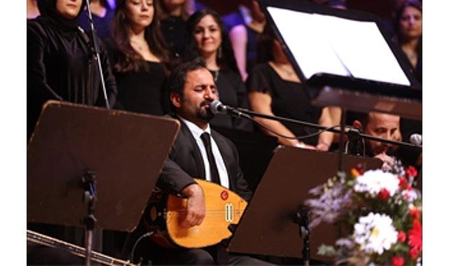 Bedia Akartürk'ten Büyükşehir korosuna yeni yıl sürprizi