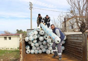 Büyükşehir'den hortum ve yağıştan zarar gören çiftçiye sera naylonu desteği