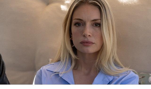 Netflix, 15 Ocak'ta Yayınlanacak Ayrılık Da Sevdaya Dahil İçin Fragmanı Paylaştı