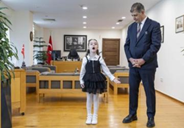 4 yaşından beri İstiklal Marşı'nı ezbere okuyor