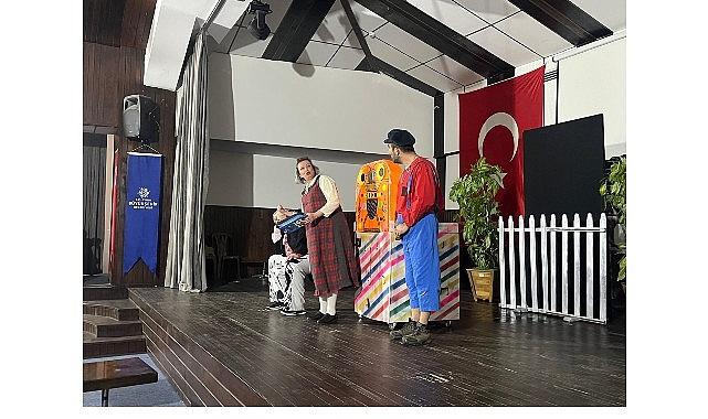 Başkan Çerçioğlu Karacasu'da Çocukları Tiyatro ile Buluşturdu
