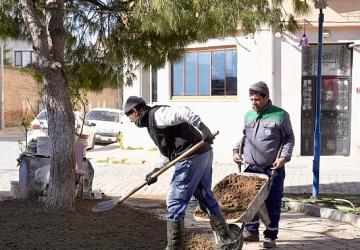 Burhaniye'de Park ve Yeşil Alanlarda Bahar Temizliği