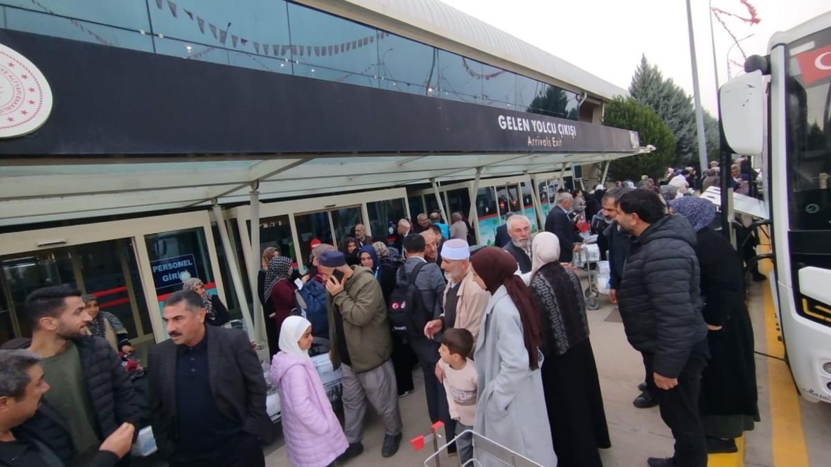 78 kişilik Umre kafilesi Adıyaman’a döndü