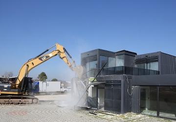 Nilüfer'de kaçak yapılar yıkıldı