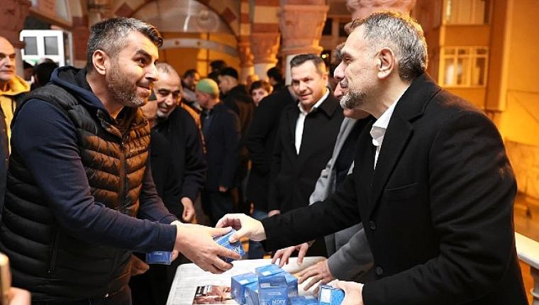 Başkan Vekili Akın'dan kandil simidi ikramı