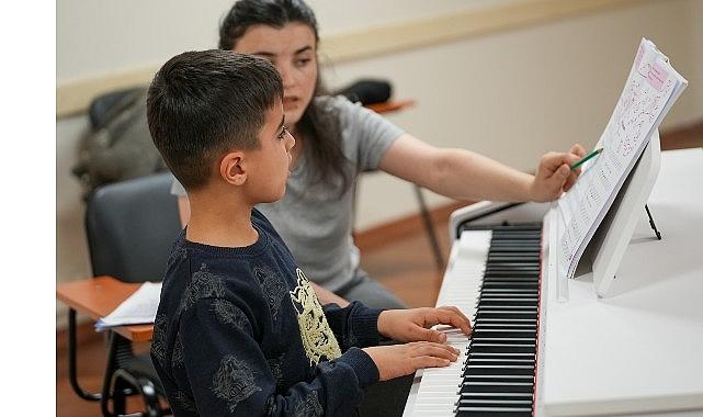 Maltepe'de kültür- sanat kurslarıyla sanat her kesime ulaşıyor