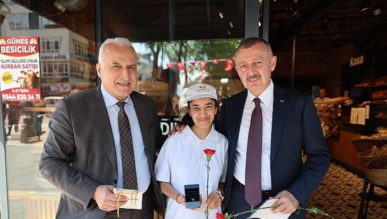 Büyükakın, ilk iş gününde de yanlarındaydı: “İyi ki varsınız"