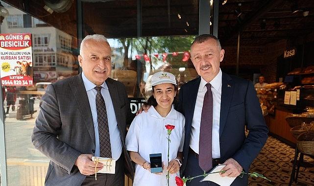 Büyükakın, ilk iş gününde de yanlarındaydı: “İyi ki varsınız"