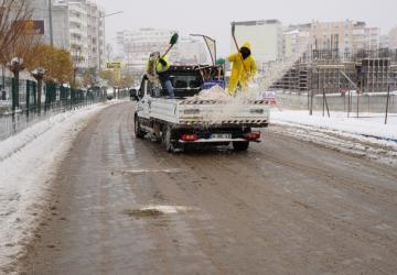 Kahta Belediyesi’nden kar mesaisi: Toplu taşıma ücretsiz