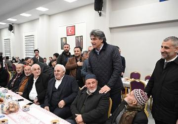 Başkan Kocaman Kartepe'de İftar Sofralarını Ziyaret Etti