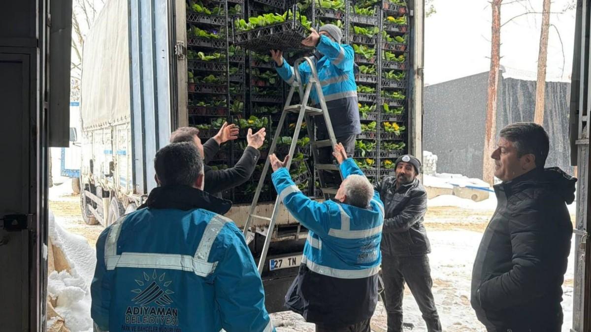 Tarsus Belediyesi’nden Adıyaman’a yeni yılda park ve yeşil alan desteği - Videolu Haber