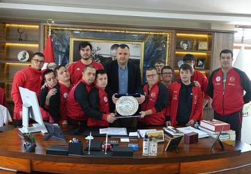 Başkan Taşyasan Down Sendromlular Basketbol Milli Takımı'nı ağırladı