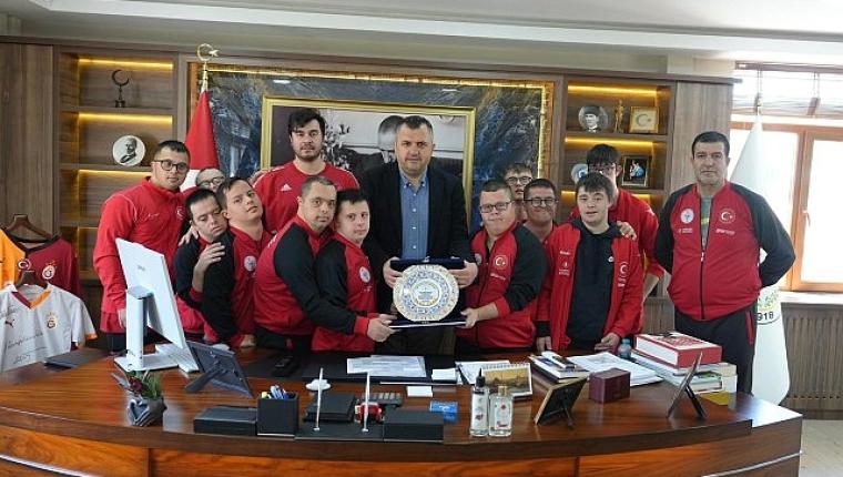 Başkan Taşyasan Down Sendromlular Basketbol Milli Takımı'nı ağırladı