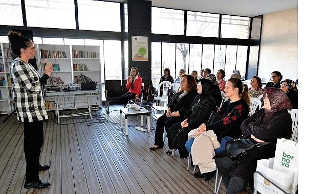 Bornova'da kadınlar hem üretiyor hem bilinçleniyor