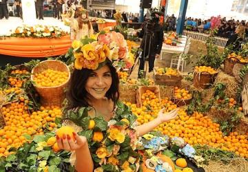 Seferihisar'ın köklü geleneklerinden biri olan Mandalina Şenliği, bu yıl 25'inci kez düzenleniyor.