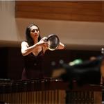 İzmir Devlet Senfoni Orkestrası'na tencere ve tava ile eşlik etti