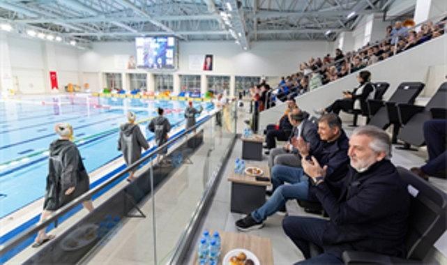 Göztepe'nin Avrupa zaferine Başkan Tugay da eşlik etti