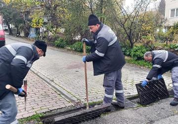 Canik Belediyesi Ekipleri Sahada: Mazgallar Tek Tek Temizleniyor