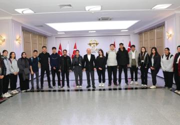 Vali Varol, Yiğit Ali Çavuş Anadolu Lisesi öğrencilerini ağırladı