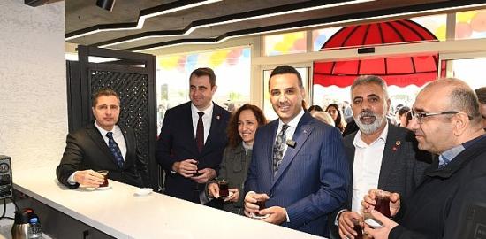 Çiğli'de Yeni Bir Yaşam Alanı: Uğur Mumcu Parkı Açıldı