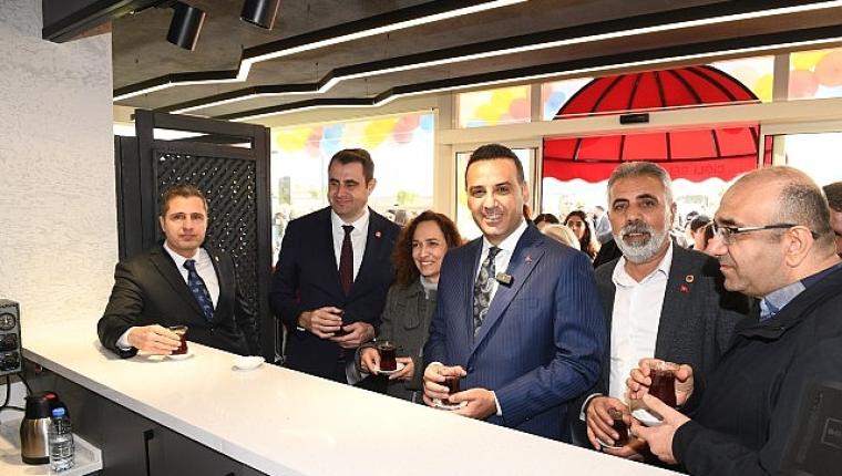 Çiğli'de Yeni Bir Yaşam Alanı: Uğur Mumcu Parkı Açıldı