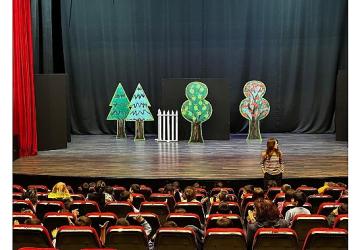 Minik Öğrenciler Başkan Çerçioğlu'nun Çalışmaları ile Tiyatroyla Buluştu