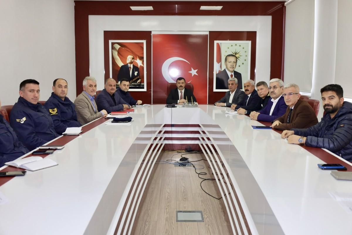 Kahta’da orta ve ağır hasarlı binaların yıkımıyla ilgili toplantı gerçekleştirildi